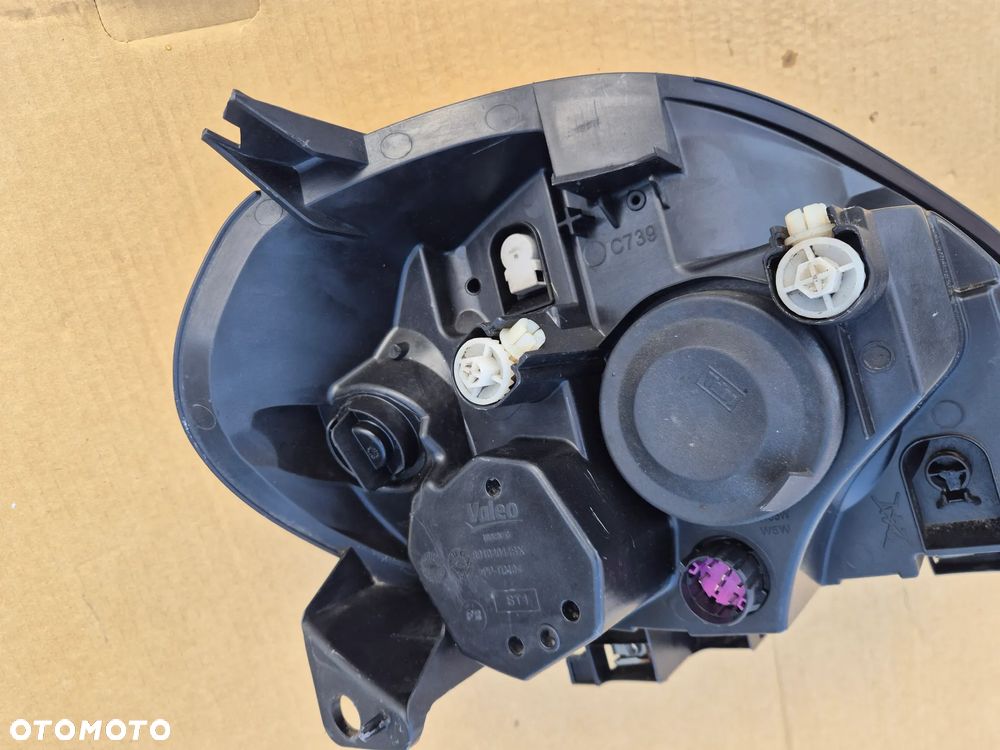 Fiat Punto EVO komplet reflektorów.Valeo.EU - 11