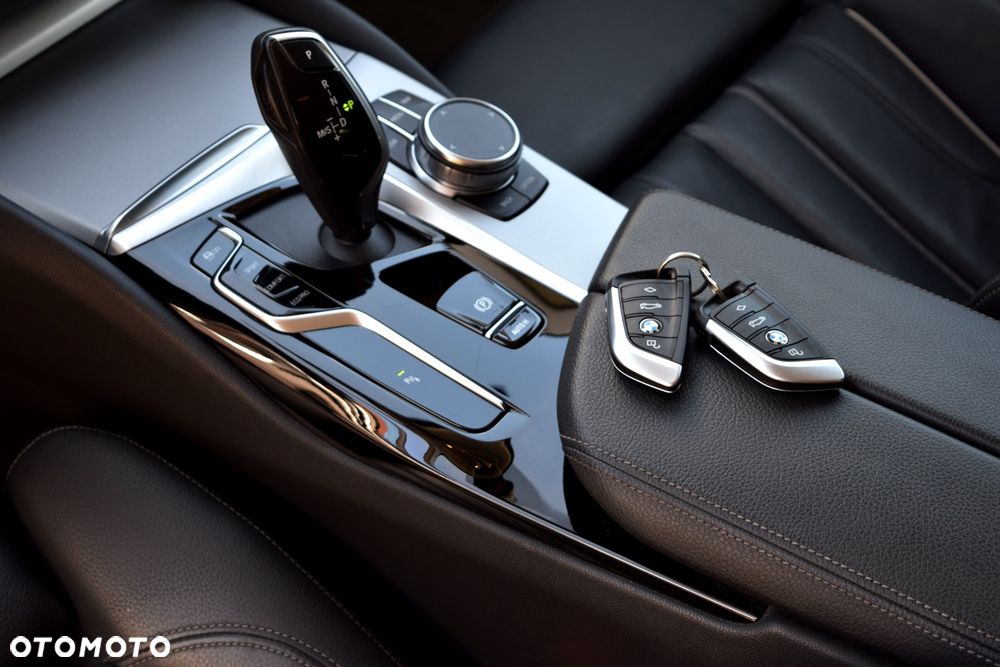 BMW Seria 5 520d Touring M Sport Edition - 17