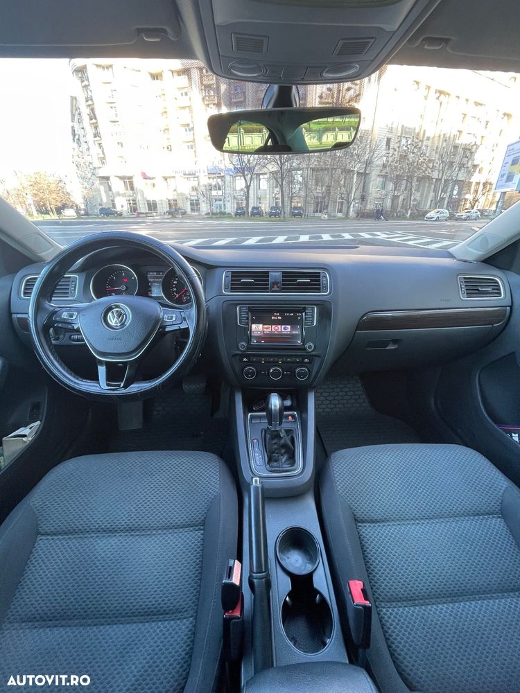 Volkswagen Jetta 2.0 TDI DSG Comfortline - 5