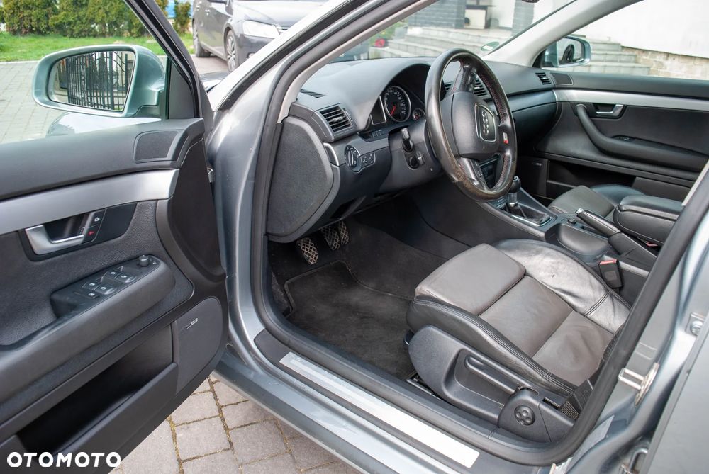 Audi A4 Avant 2.0 TDI DPF quattro - 13