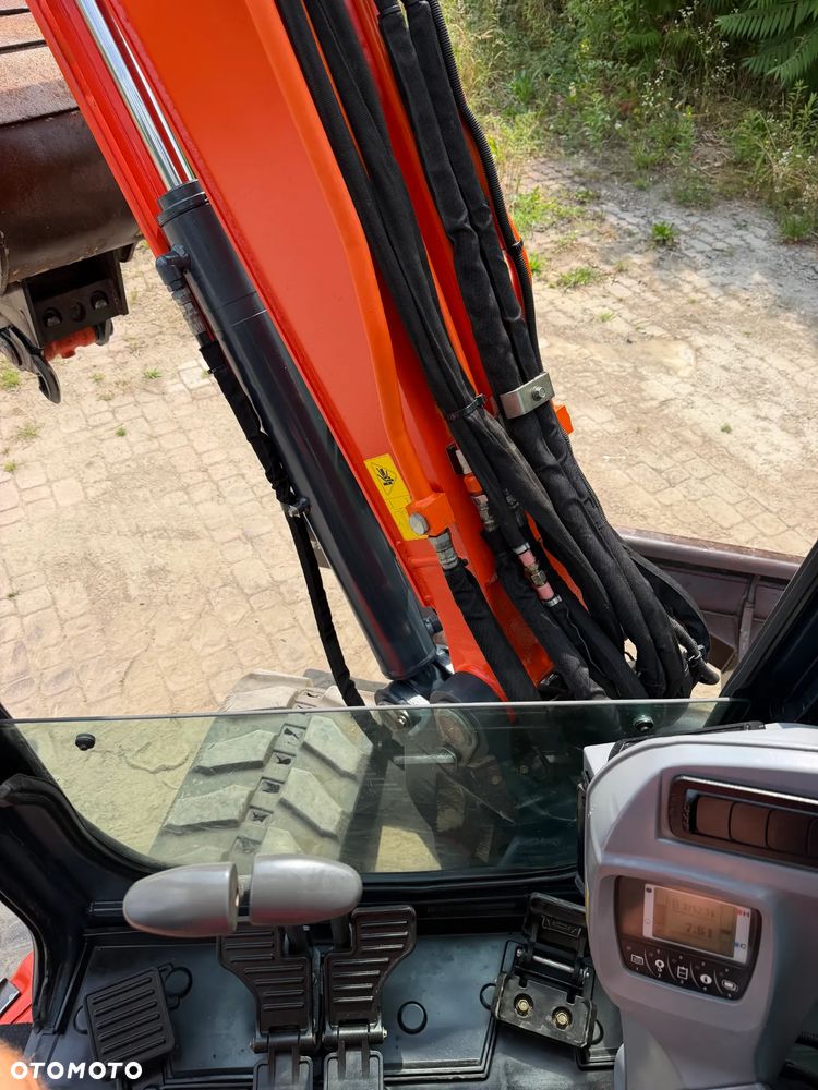 Kubota U55-4. koparka Gąsienicowa 5,5 tony. 2016 rok. 3700 mtg! KLIMATYZACJA. Długie ramie plus! 3sekcje Hydrauliczne. zamki na tłokach. Koparka Jak nówka sztuka. Zadbana zero zużycia. Z gospodarstwa Norweskiego. Zmiana łyżek Hydrauliczna. LENHOFF. Ani deka luzów wycieków. Szybka wolna jazda. Gąski perfekt stan. OKAZJA TANIO. Aktualna Dekra. Po serwisach eksploatacyjnych. Mocny silnik Kubota 4 cylindry! Zamki na tłokach. Nagłośnienie Wielka Okazja - 40