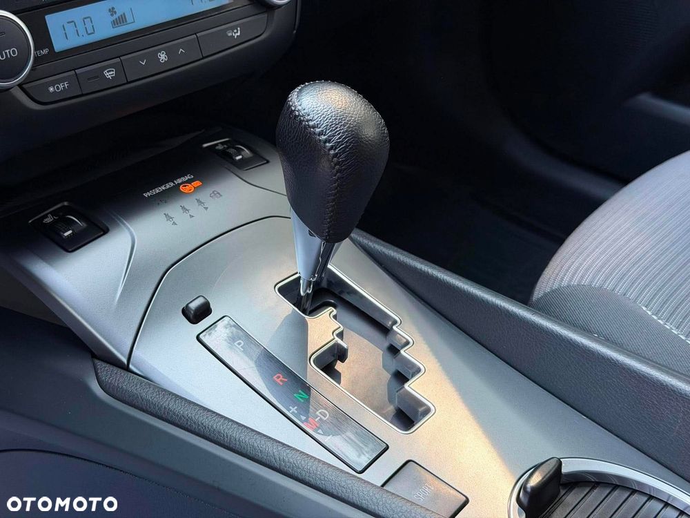 Toyota Avensis 1.8 Premium MS - 30