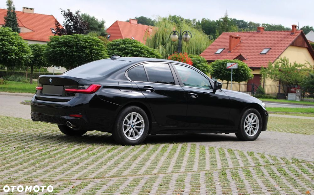 BMW Seria 3 318d Sport Line - 10