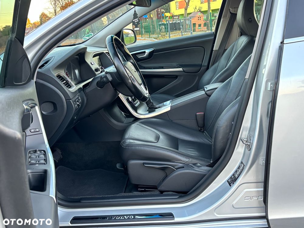 Volvo V60 D4 Geartronic Momentum - 28