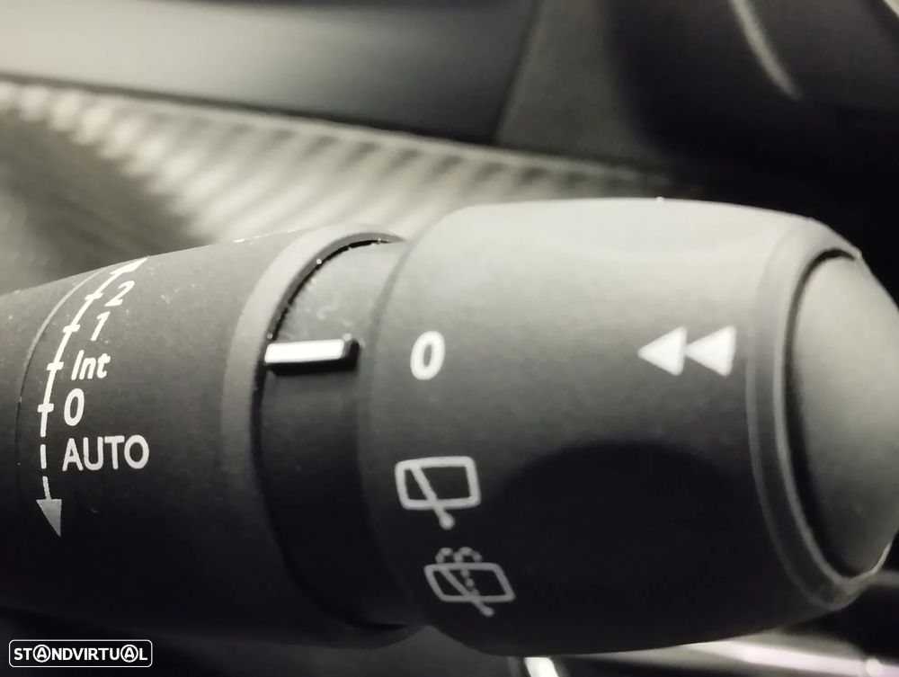 Peugeot 2008 1.2 PureTech Allure EAT8 - 21
