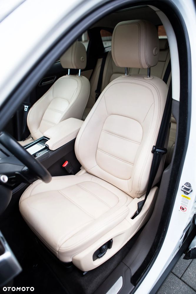 Jaguar F-Pace 25t AWD Prestige - 17