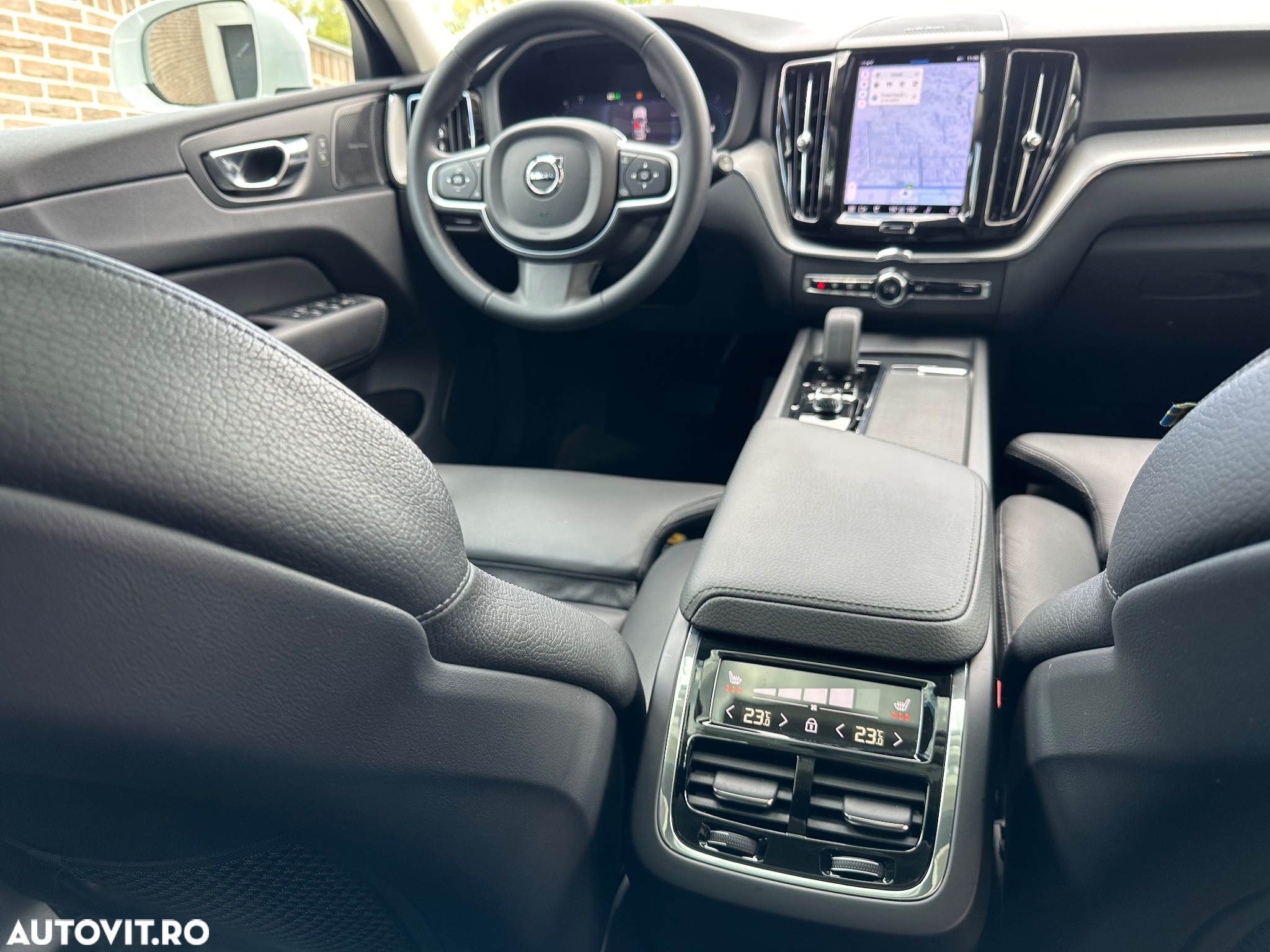 Volvo XC 60 B4 MHEV AT8 FWD Momentum Pro - 19