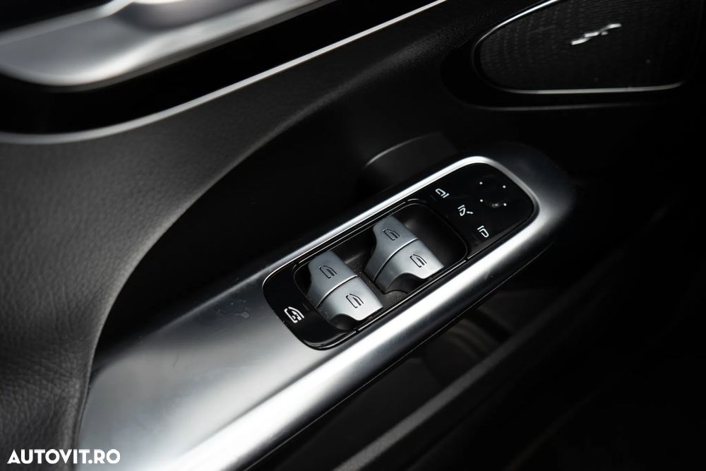 Mercedes-Benz C 300 4MATIC 9G-TRONIC AMG Line - 38