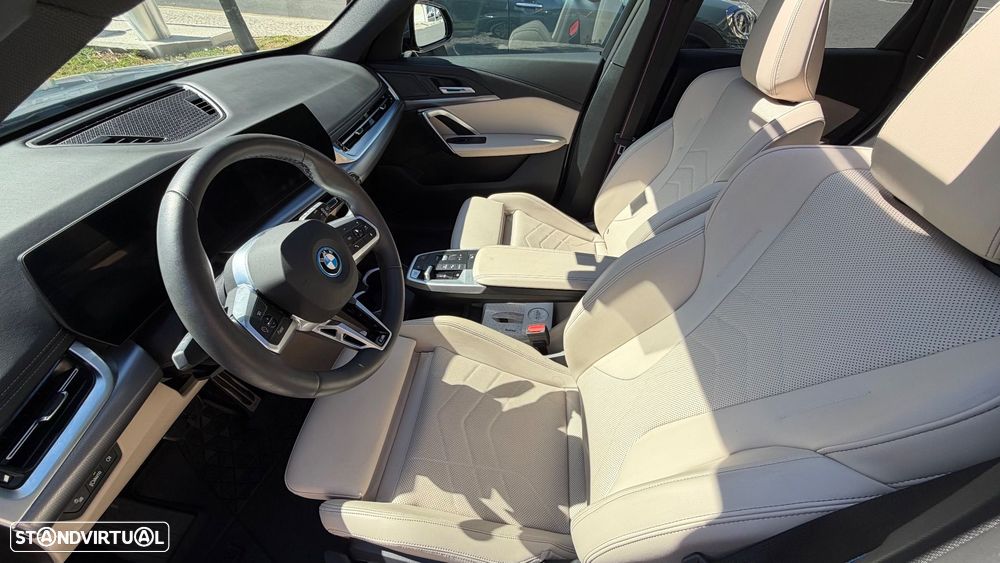 BMW iX1 - 10