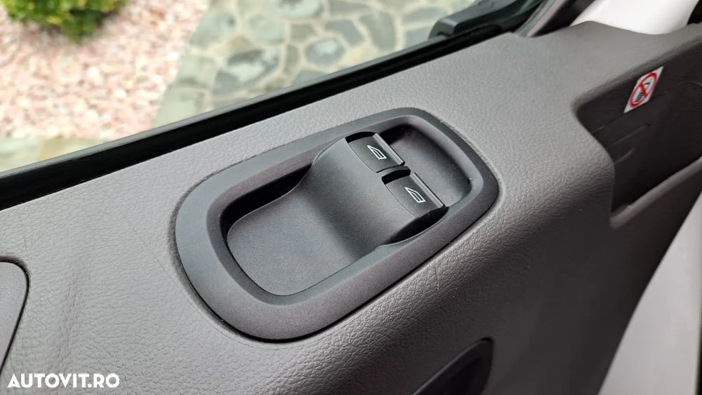 Ford TRANSIT D-CAB TREND L4 6+1 LOCURI RWD - 38