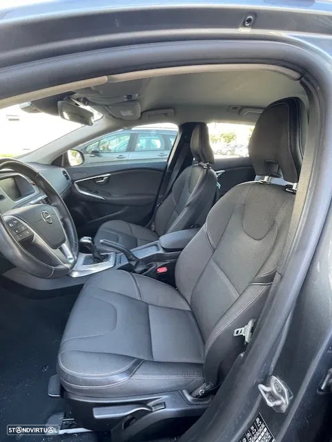 Volvo V40 Cross Country 2.0 D2 Momentum - 6