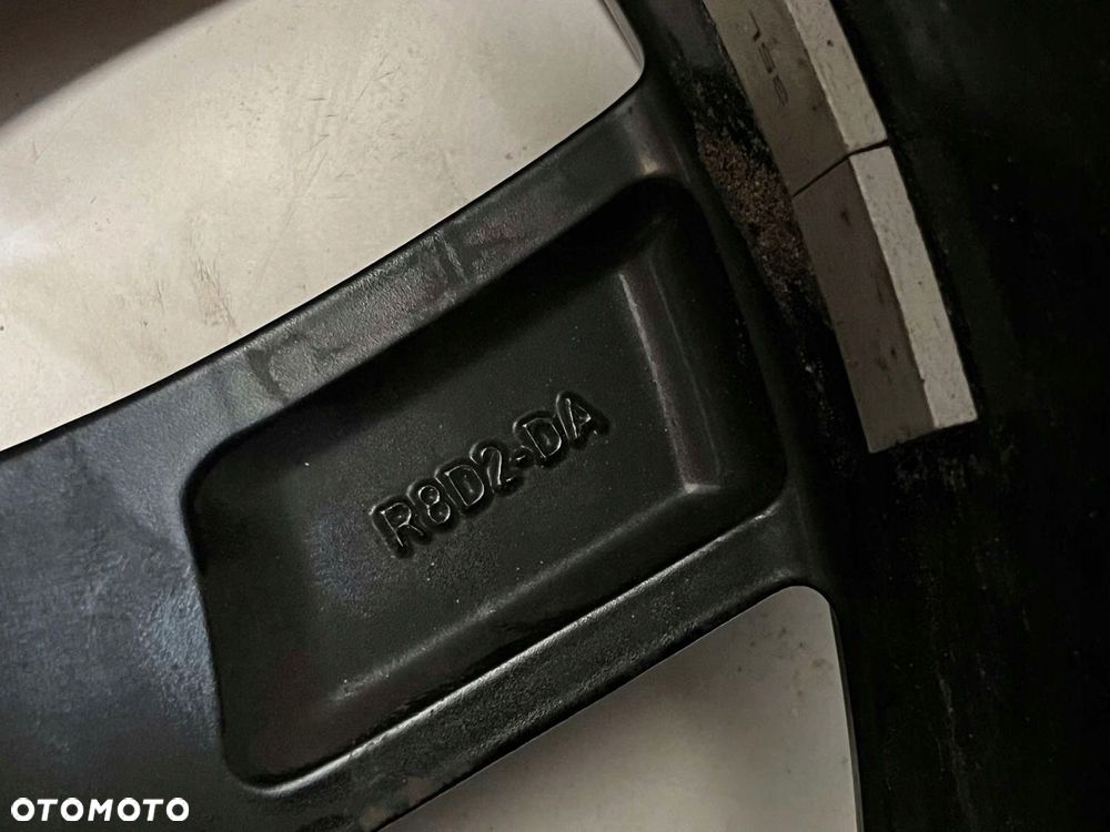 LAND ROVER RANGE ROVER EVOQUE FELGA 8JX19 ET40 5X108 - 8