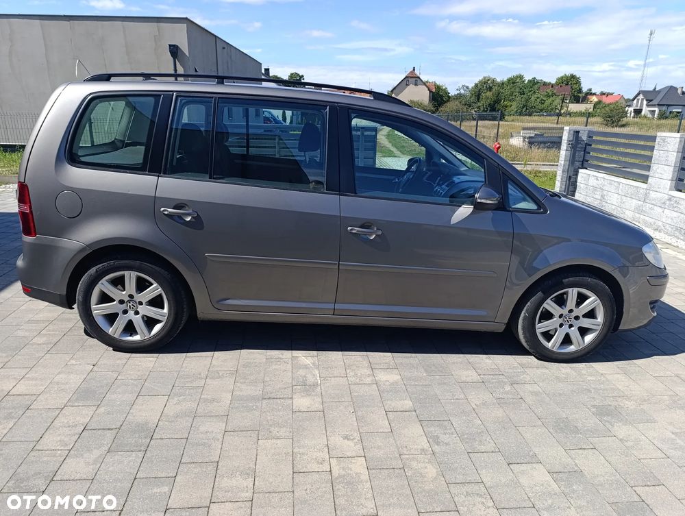 Volkswagen Touran 1.9 TDI DPF BlueMot Trendline - 6