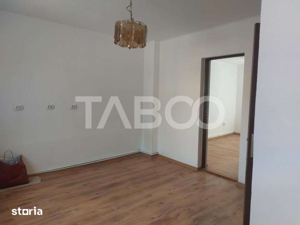 Apartament la curte 35mp 2 camere pivnita gradina str Magurii Cisnadie — fotografia 3
