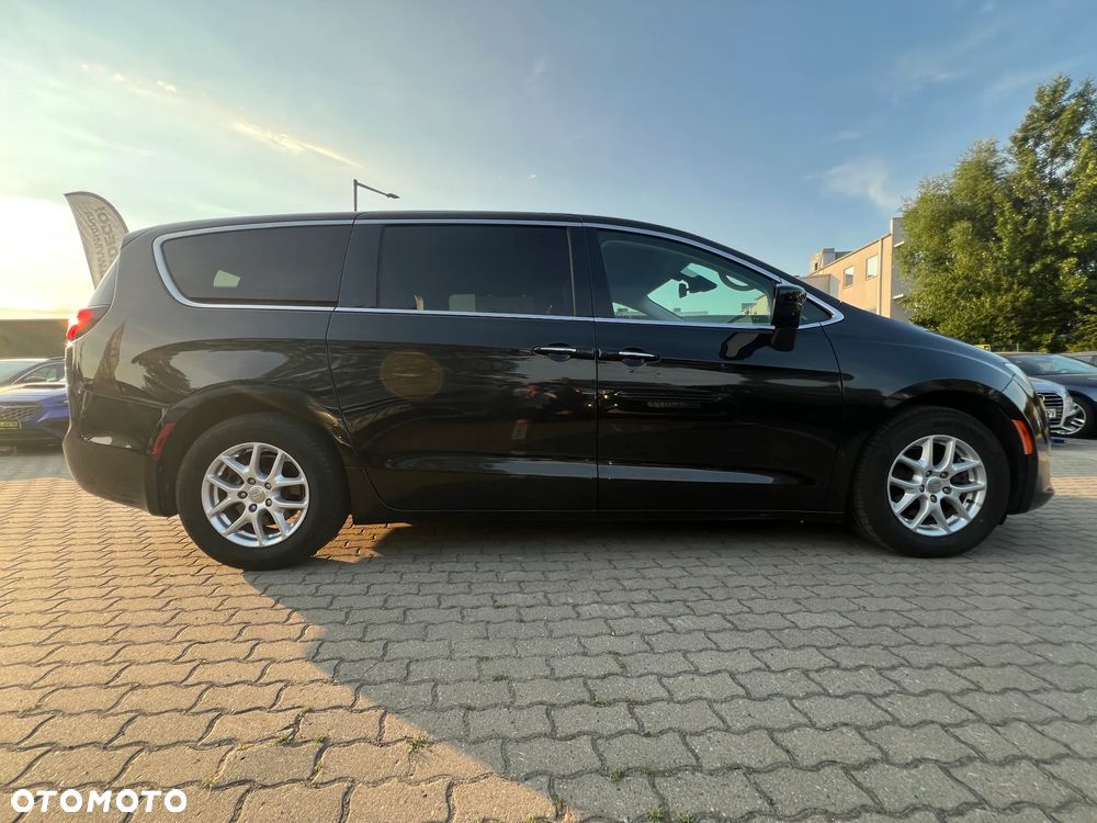 Chrysler Pacifica - 10