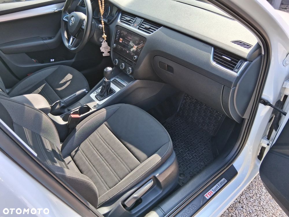 Skoda Octavia 1.6 TDI Ambiente DSG - 8