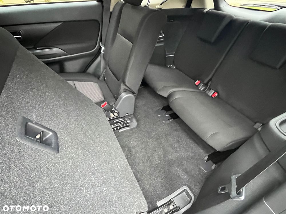 Mitsubishi Outlander 2.0 Intense + - 36