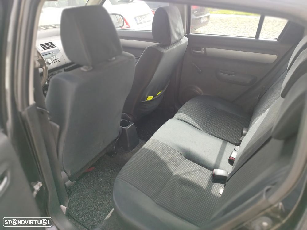 Suzuki Swift 1.3 DDiS GL - 4