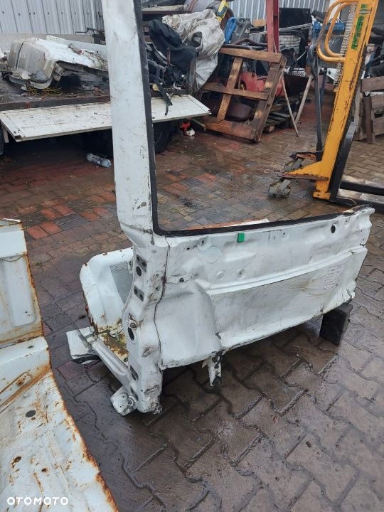 Ćwiartka kabiny próg Maxity Cabstar części 07-20r - 1