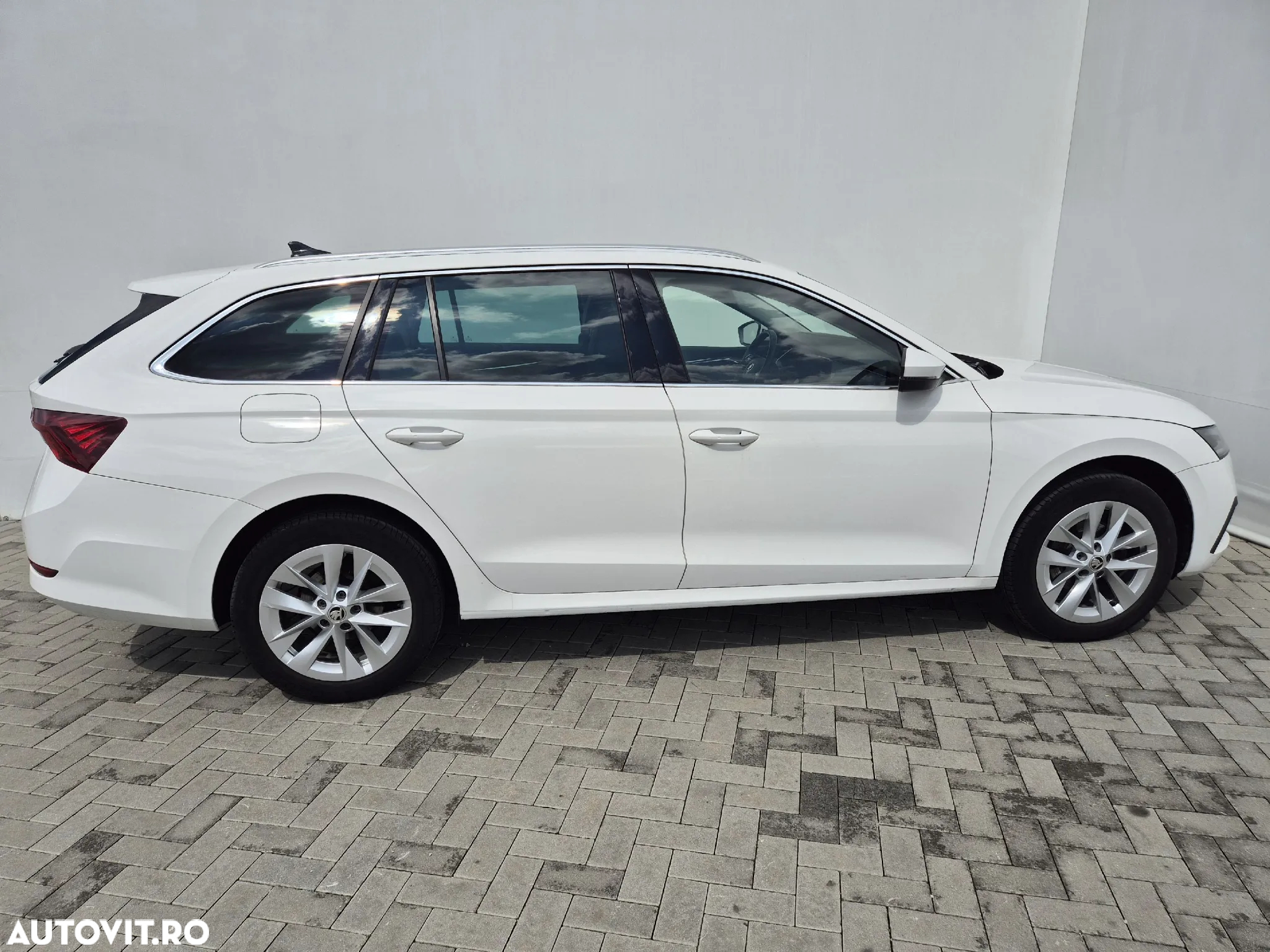 Skoda Octavia Combi 2.0 TDI DSG Style - 6