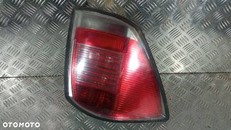 LAMPA LEWA TYLNA OPEL ASTRA H