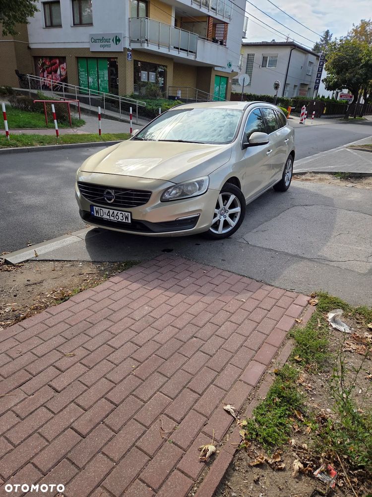Volvo V60 D2 Drive-E Dynamic Edition (Kinetic) - 2