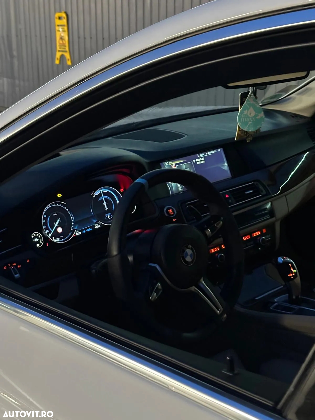 BMW Seria 5 525d Touring Aut. Luxury Line - 14