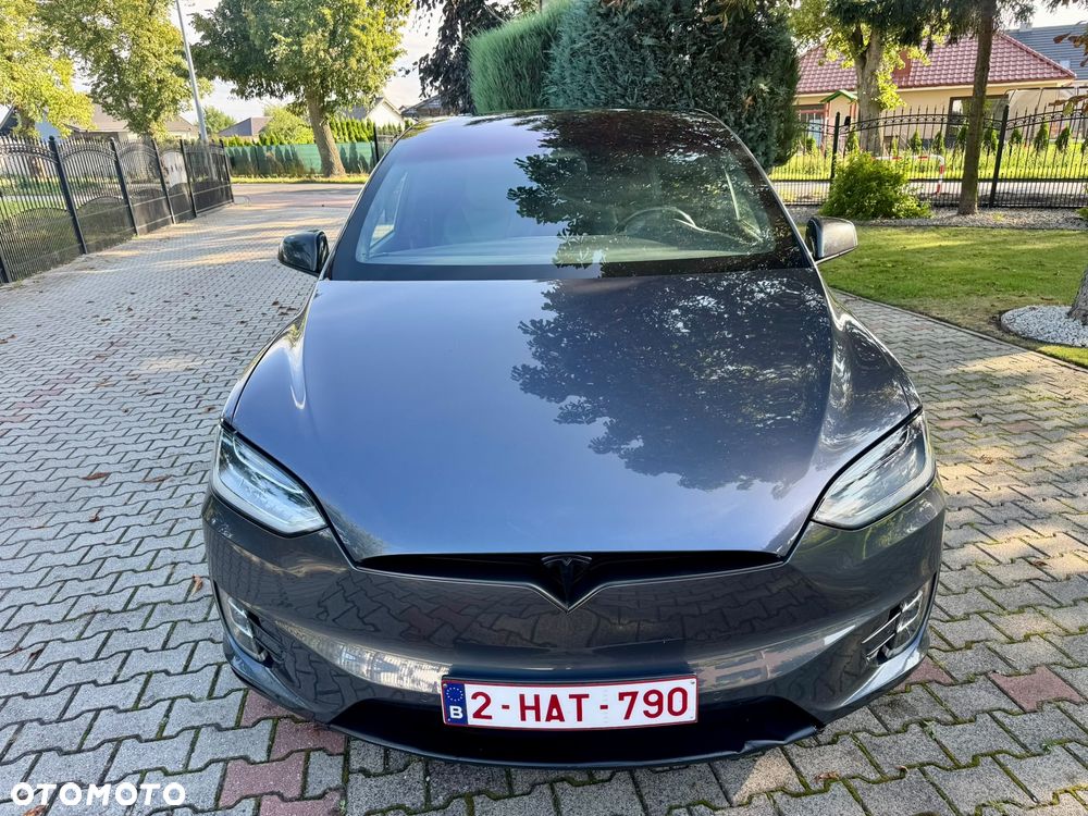 Tesla Model X - 5