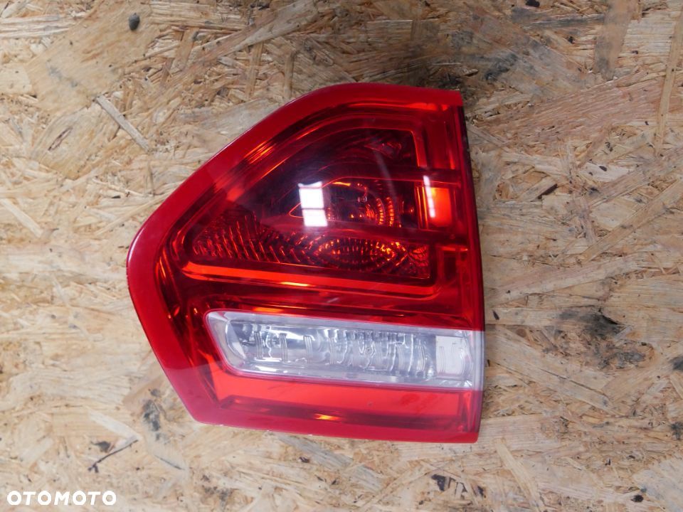 LAMPA TYLNA LEWA CITROEN C4 PICASSO W KLAPE - 1
