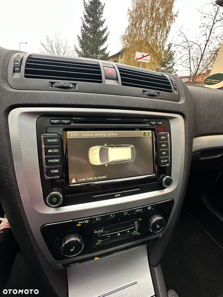 Skoda Octavia 2.0 TDI DPF DSG RS - 11