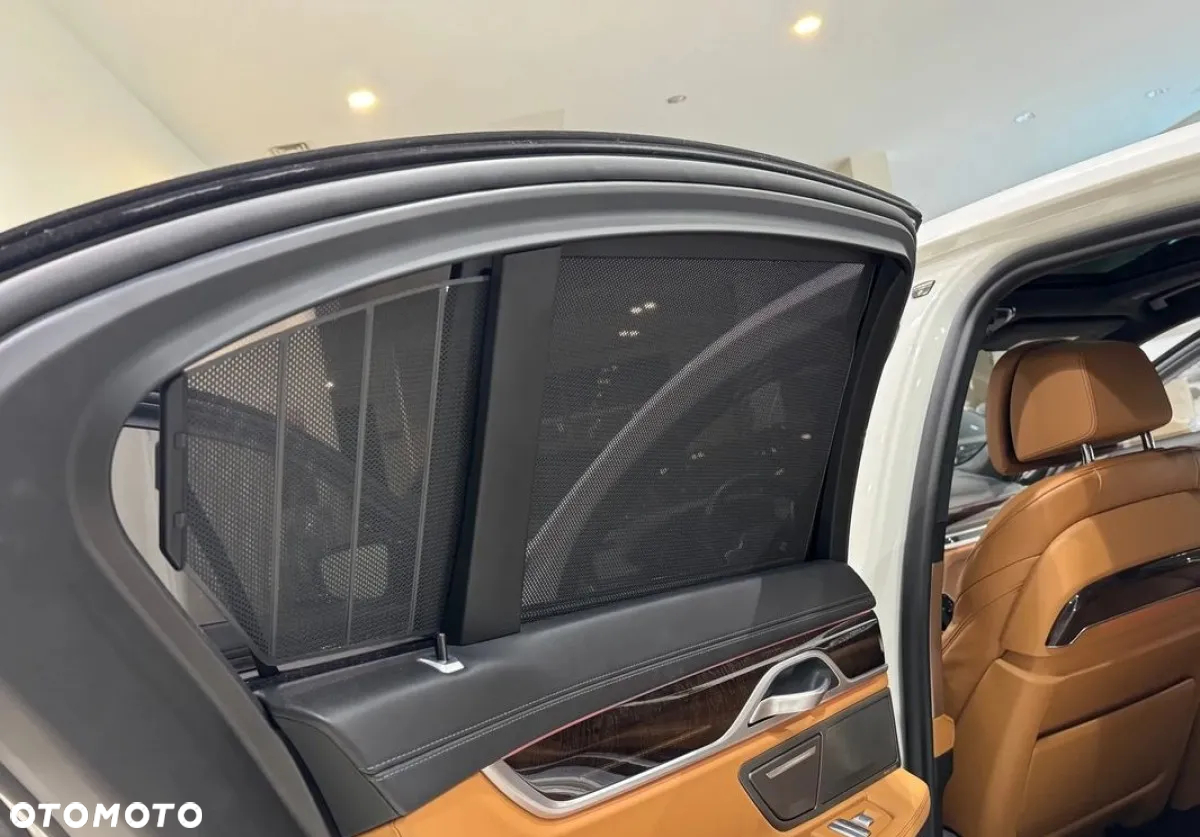 BMW Seria 7 750Li xDrive sport - 33