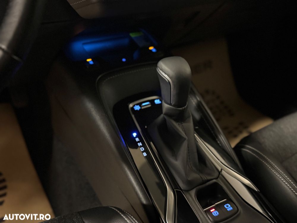 Toyota Corolla ver-1-8-hybrid-team-deutschland - 14