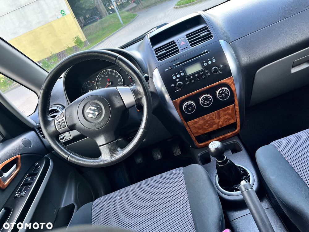 Suzuki SX4 1.6 GS / Premium - 27
