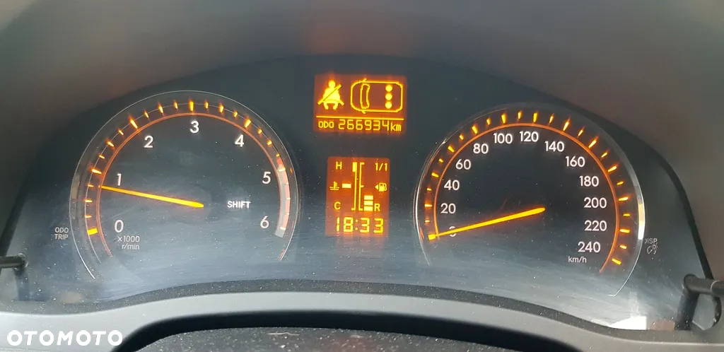 Toyota Avensis 2.0 D-4D Combi Executive - 17