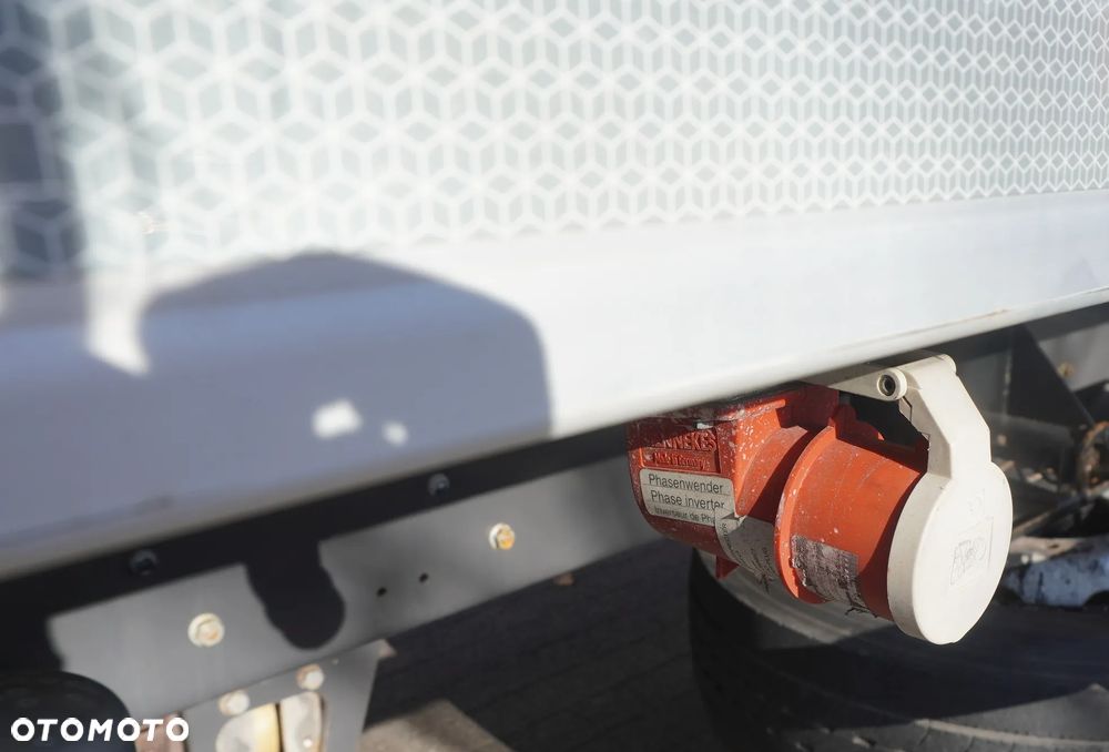 Renault D19 Wide 4x2 E6 / Chłodnia Lamberet 22 EPAL / Multitemperatura / Carrier Supra 1250 MT - 9