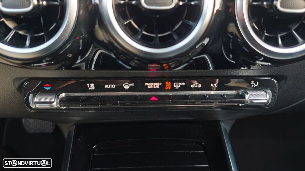 Mercedes-Benz GLA 180 d Progressive - 24