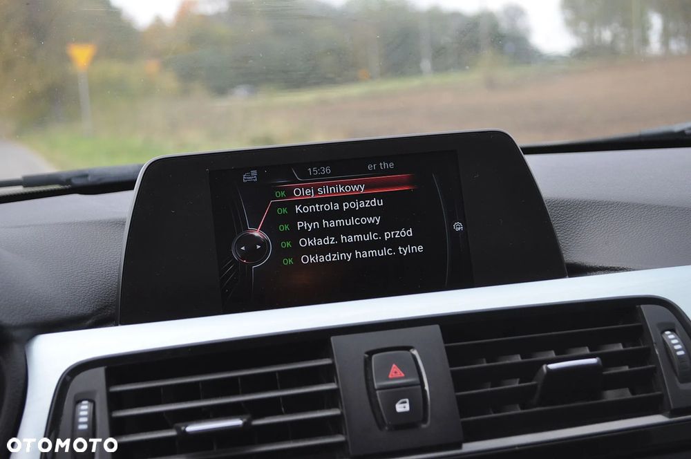 BMW Seria 3 318d Sport Line - 34