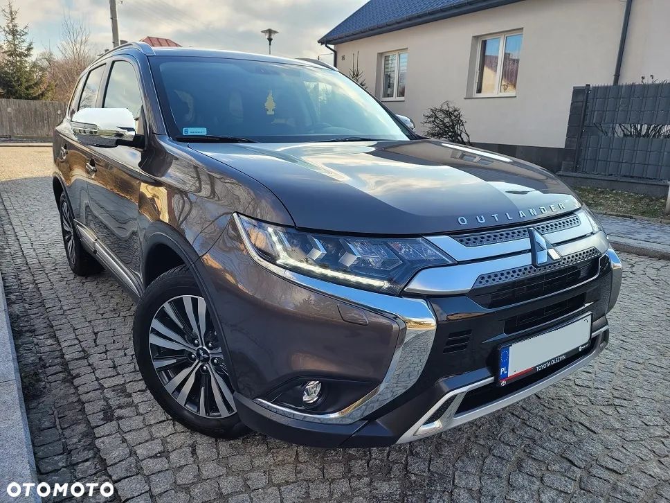 Mitsubishi Outlander 2.0 Intense + Navi 4WD CVT - 26