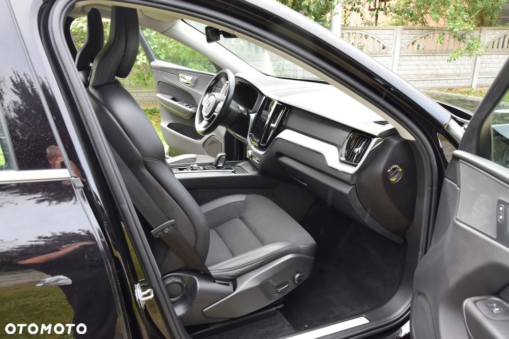 Volvo XC 60 B4 D AWD Geartronic Momentum Pro - 24