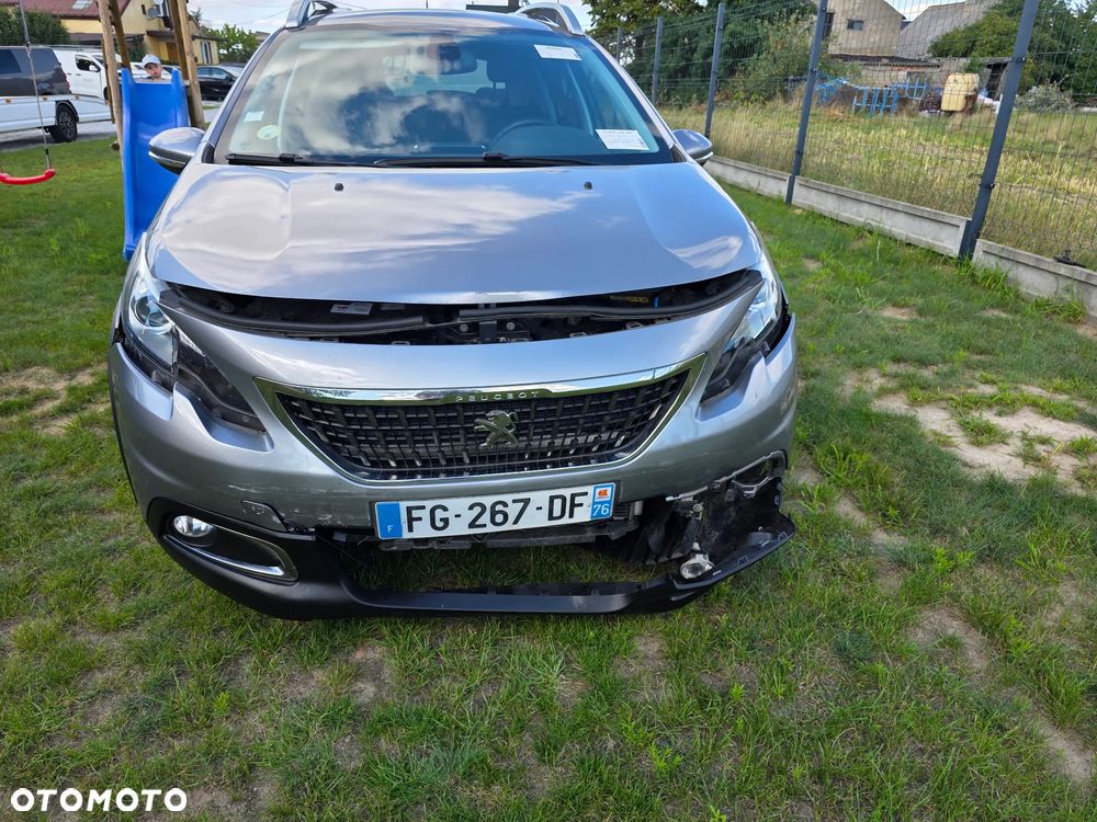 Peugeot 2008 BlueHDi 100 STOP & START Signature - 4