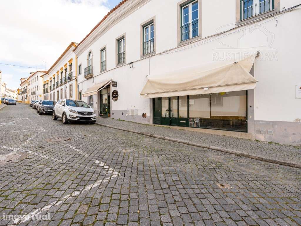 Espaço comercial, R/Chão amplo, para Restauração - Grande imagem: 2/30