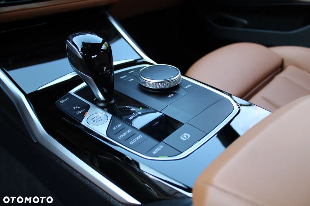BMW Seria 3 320i xDrive Sport Line - 23