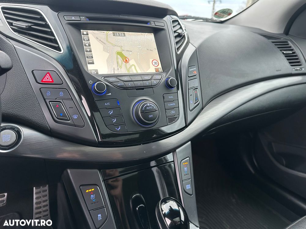 Hyundai i40 Kombi 1.7 CRDi DCT Premium - 9