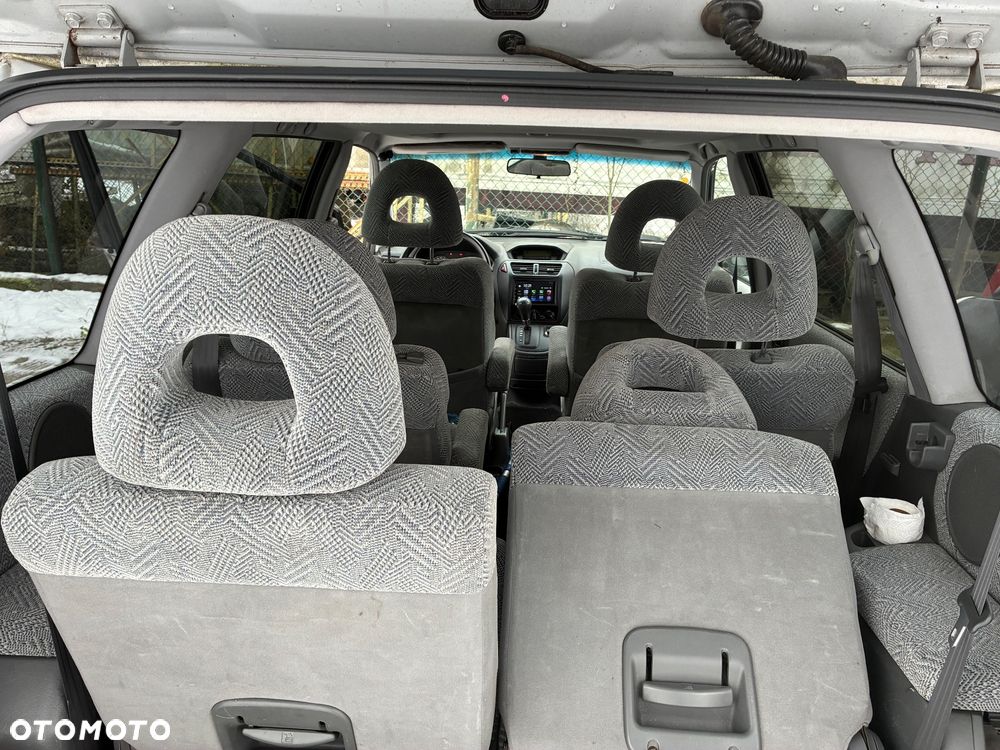 Mitsubishi Space Wagon - 27