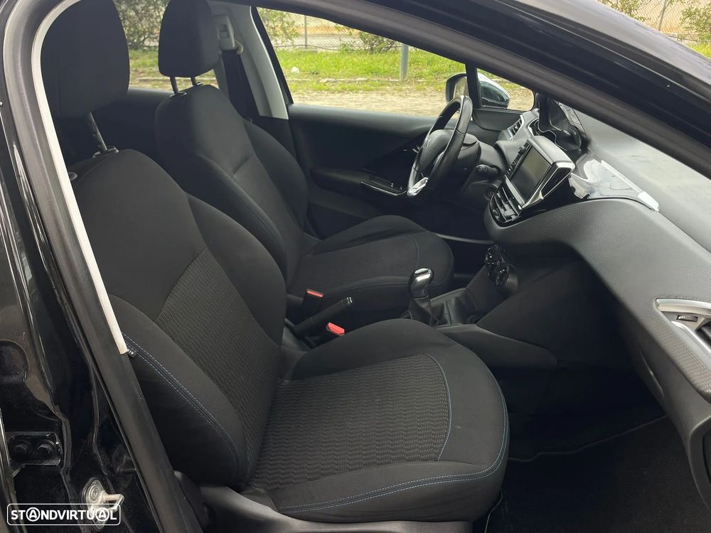 Peugeot 208 1.2 PureTech Style - 18