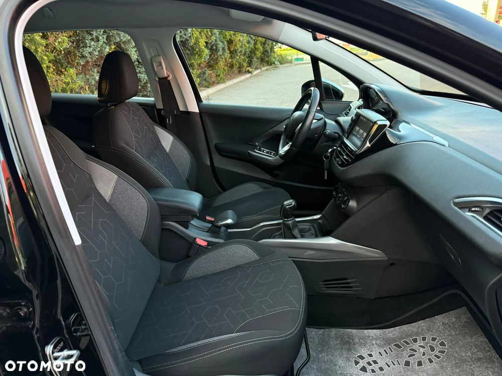 Peugeot 2008 1.2 Pure Tech Allure S&S - 6