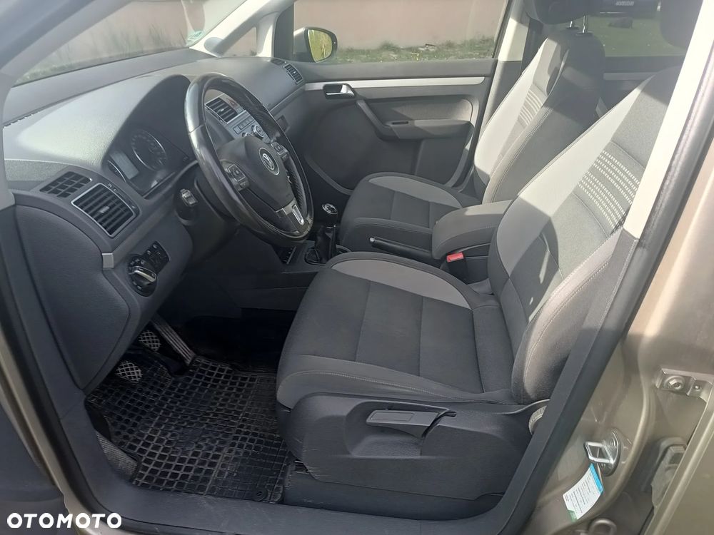 Volkswagen Touran - 9