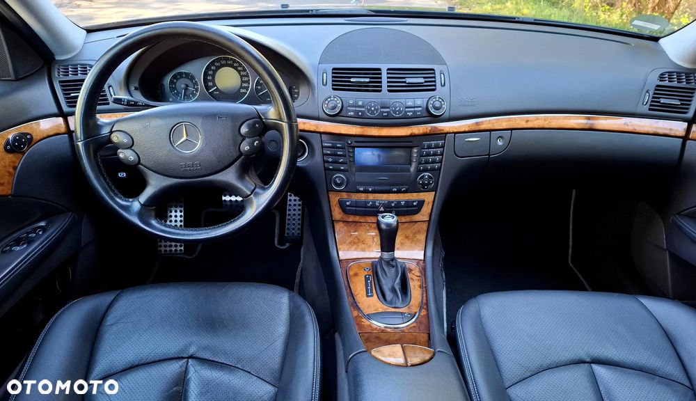 Mercedes-Benz E-Class 2005 photo 2