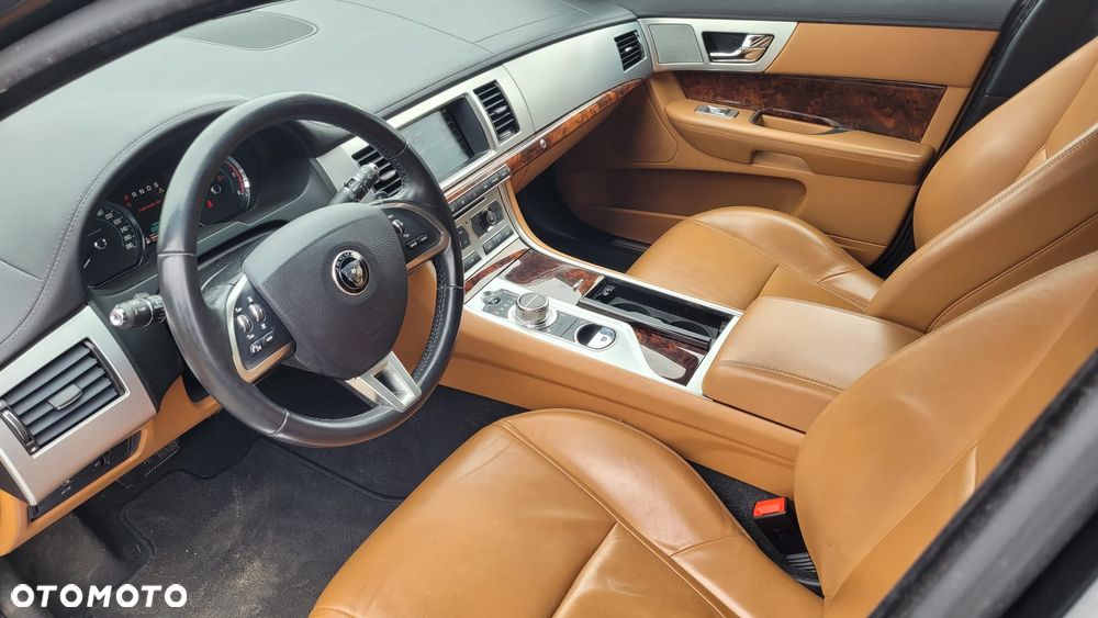Jaguar XF 2.2 D Premium Luxury - 10