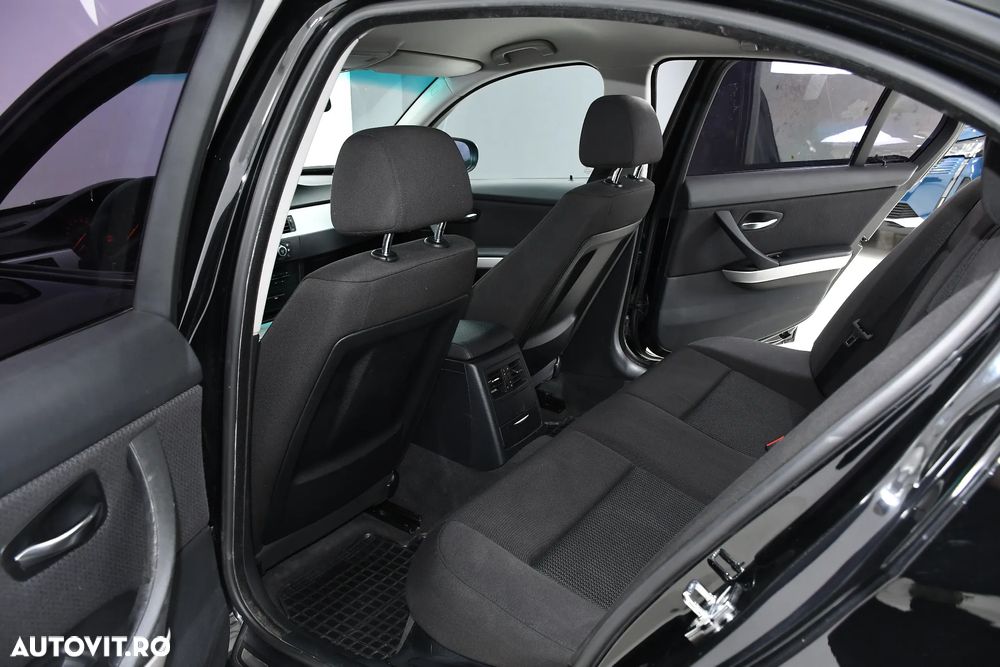 BMW Seria 3 318d - 17